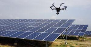 Lee más sobre el artículo Cómo se utilizan los drones con cámara en las instalaciones fotovoltaicas